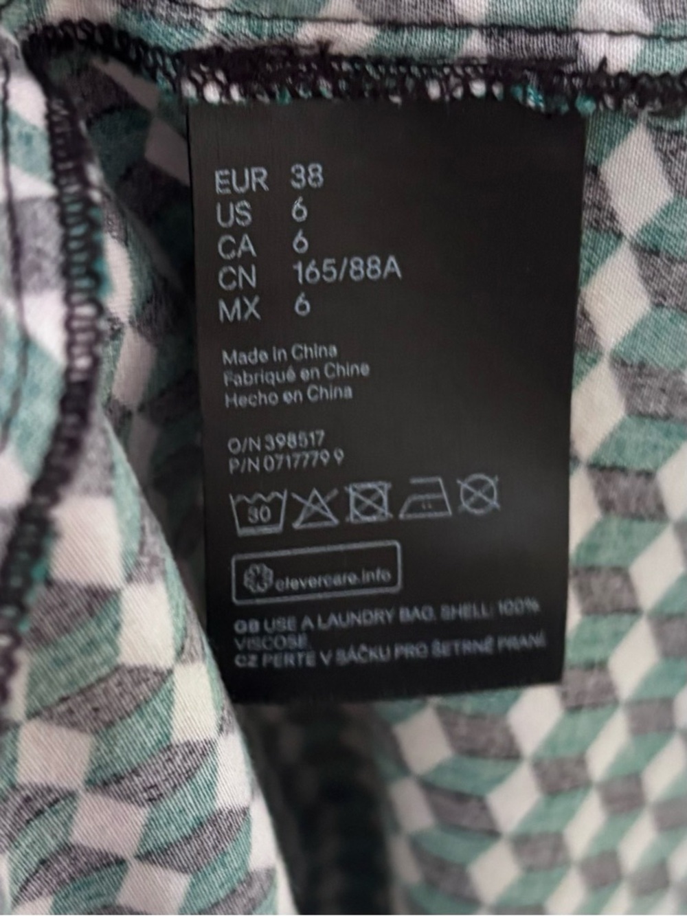 H&M| Optical 3D Geometric Green Black & White Midi v-Neck Long Sleeve Dress Sz 6 - Picture 7 of 7